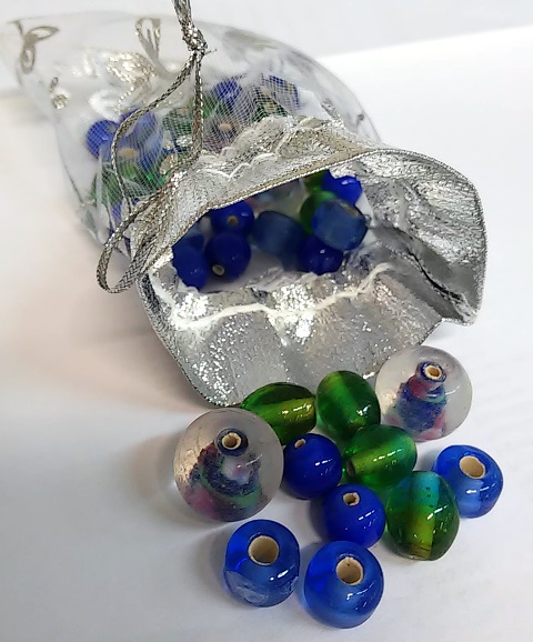 Lasihelmilajitelma 50g Sinivuokot - Lasihelmet - B909 - 1